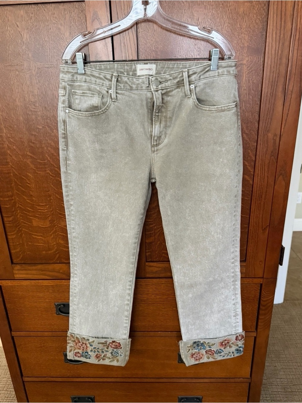 DRIFTWOOD Colette Embroidered Cuff Crop Jeans - Light Grey